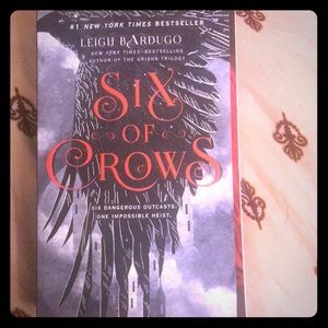 Paperback Six of Crows